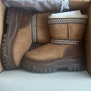 Ugg Classic Mini Trailgazer in chestnut size 8